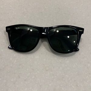 Ray-Ban Large Wayfarers in Black